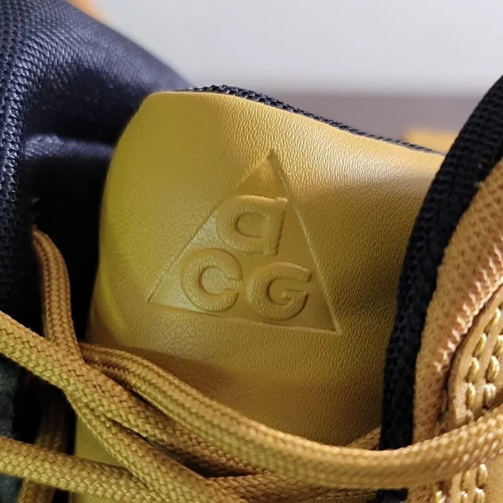Nike ACG Woodside 2 Duck Hiking Waterproof Boots Wheat Black Size 6.5Y 6.5 New